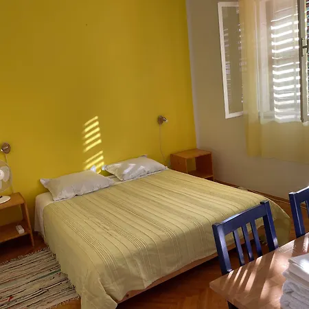 In House - S1 - Double With Ensuite Bathroom And Balcony In The Centre Of Jelsa, Hvar * Jelsa (Hvar)
