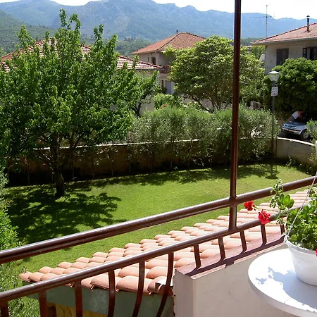 In House - S1 - Double With Ensuite Bathroom And Balcony In The Centre Of Jelsa, Hvar Gostinjska kuća