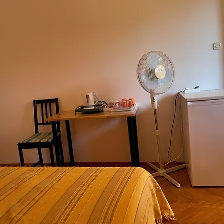 Gostinjska kuća In House - S1 - Double With Ensuite Bathroom And Balcony In The Centre Of Jelsa, Hvar